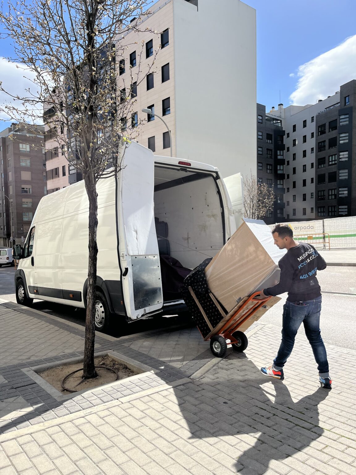 Mudanzas Ecoveloz: Transporte y traslado de mobiliario intacto
